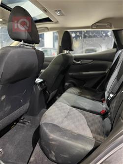 نيسان قاشقاي